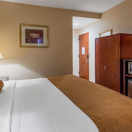 Best Western Plus Arena Hotel New York Eksteriør bilde