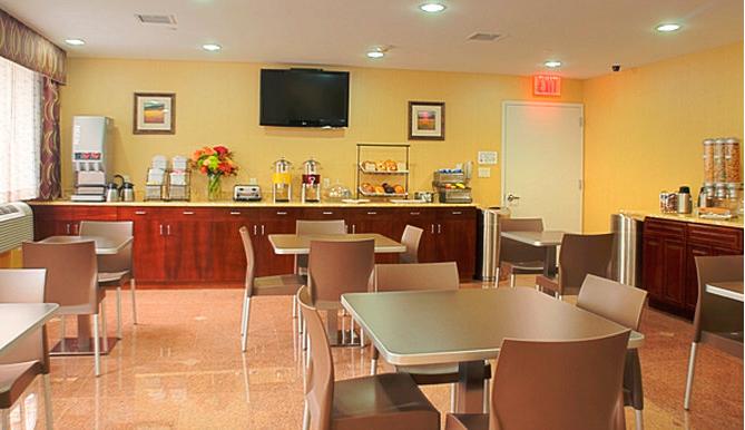 Best Western Plus Arena Hotel New York Eksteriør bilde