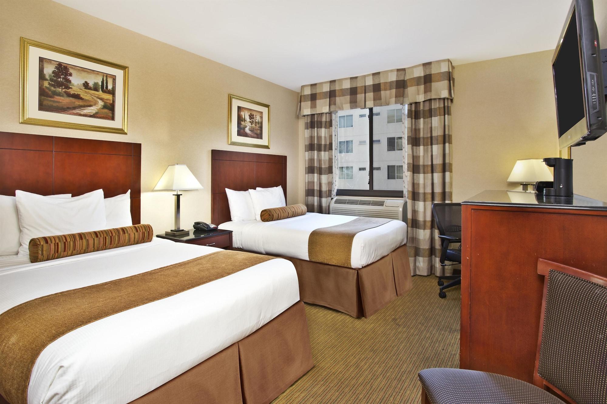 Best Western Plus Arena Hotel New York Eksteriør bilde